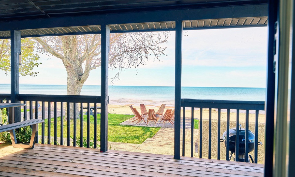 Wainfleet Cottage | Cottage 5: Beachfront Cottage Escape