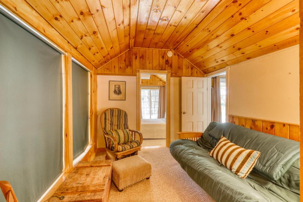 South Sanford House | Cottage by the Pond