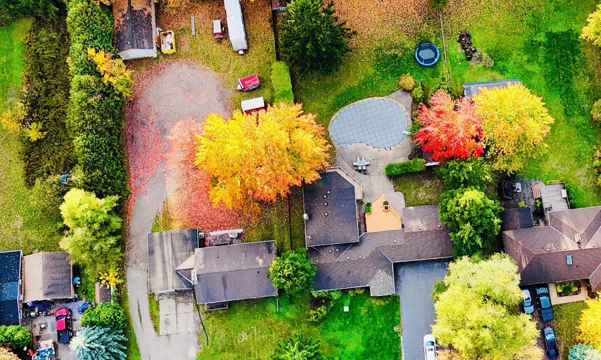 London House | Cottage Style living within city limit!