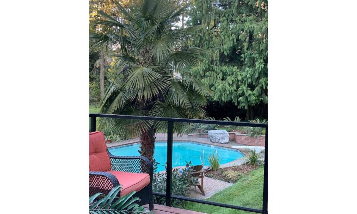 Victoria House | Country Tudor large pool hot tub