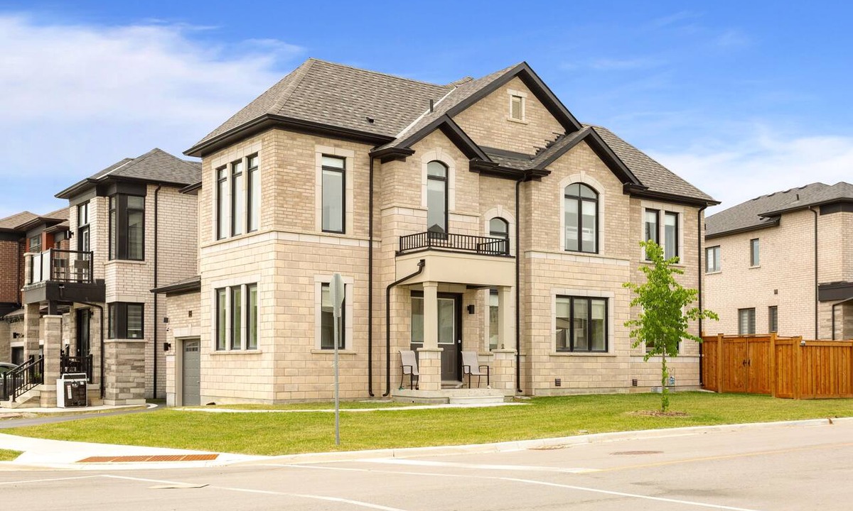 Caledon House | Countryside Meet City - New Luxe 4BR Cozy Home in Caledon - EV Charger and More