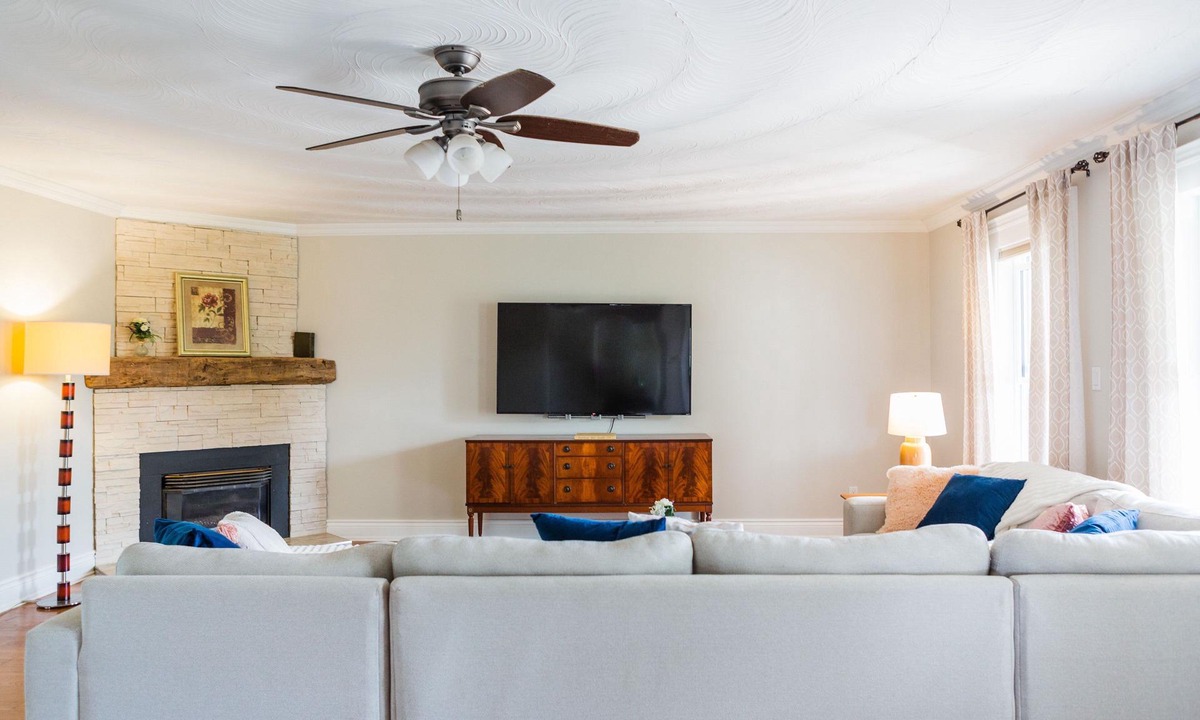 Consecon Other | County Lakeside Farmhouse with Pool Hot Tub & Volleyball Court