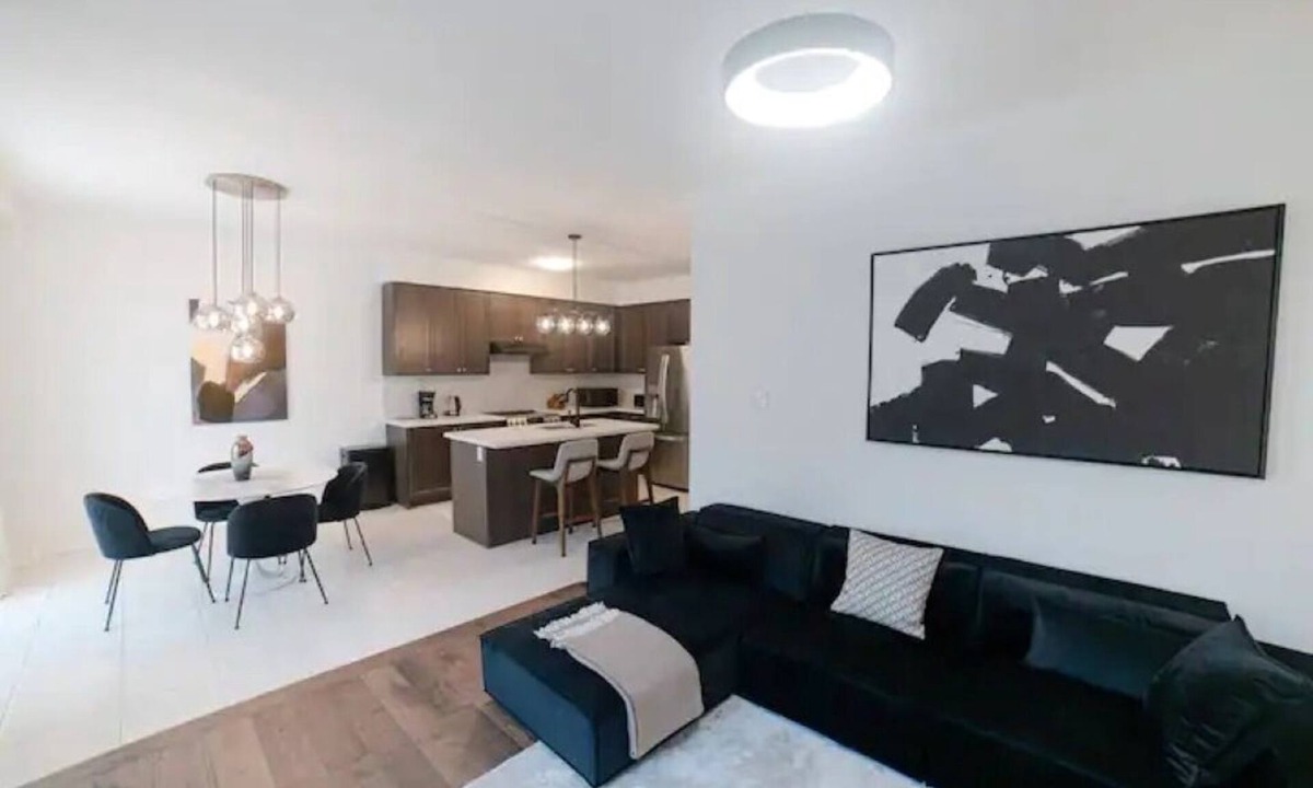 Brantford House | Couples Retreat