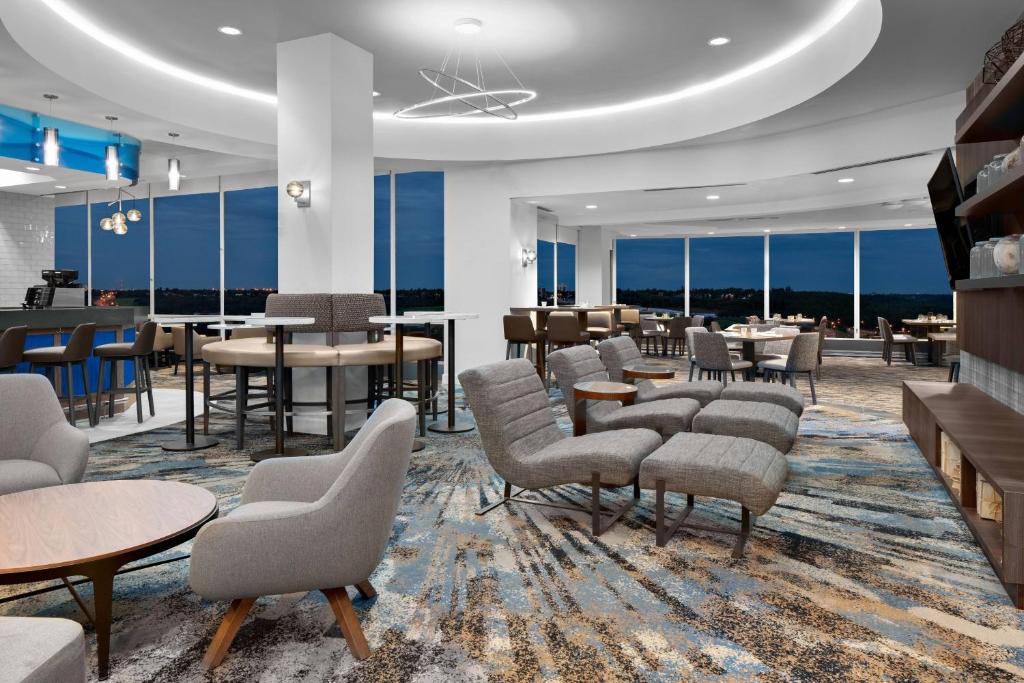 Downtown Edmonton Hotel | Courtyard by Marriott Edmonton Downtown