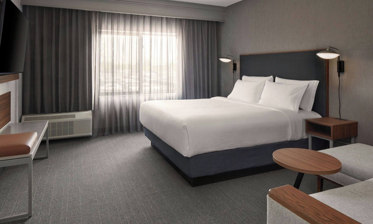 Hamilton Hotel | Courtyard by Marriott Hamilton