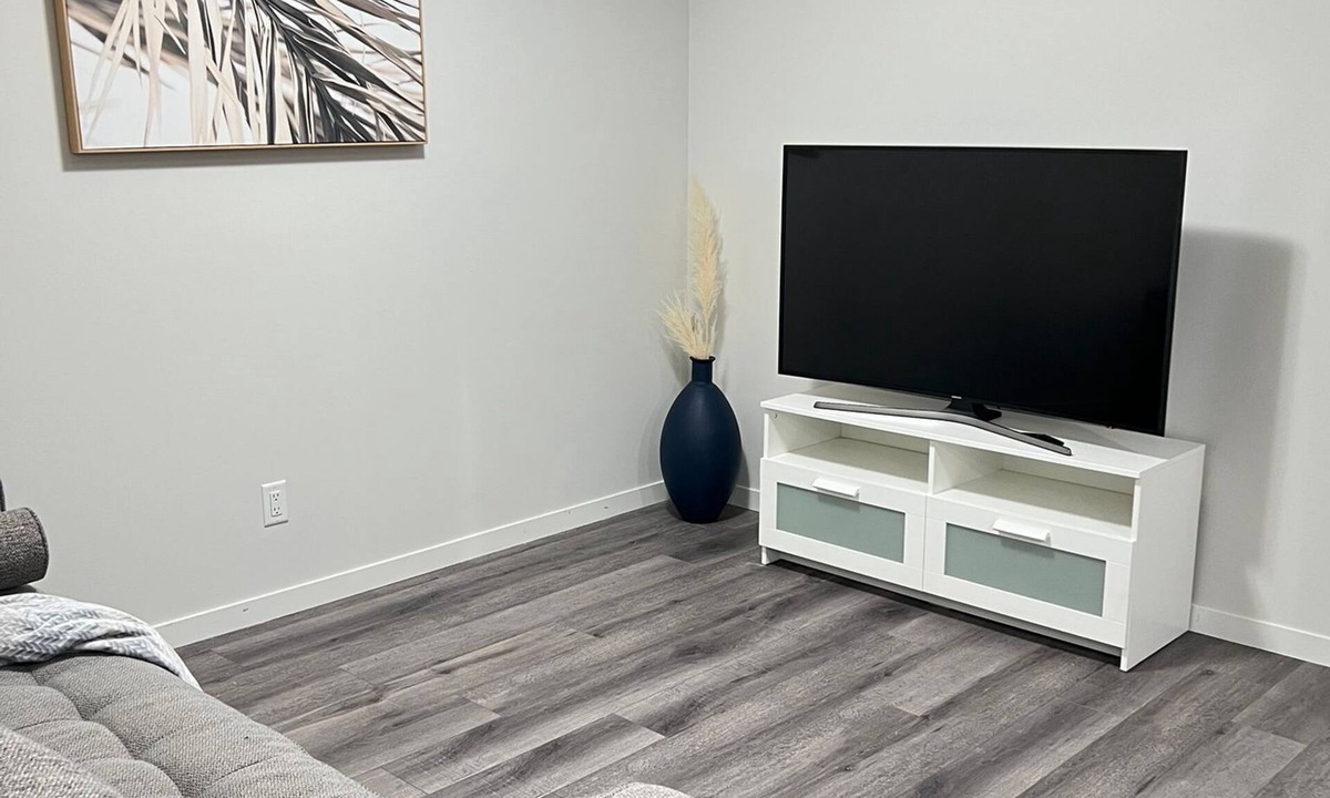 Calgary House | Cozy 1 bedroom basement suite on Howse Crescent + 15 minutes to Airport