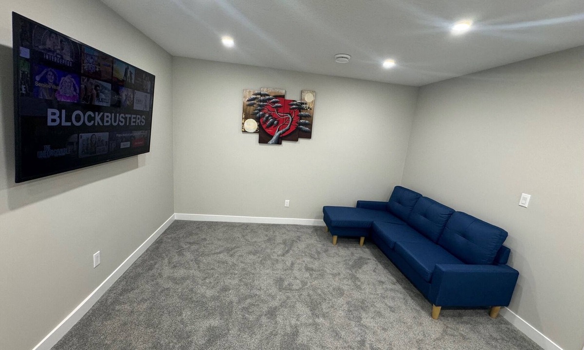 Airdrie Apartment | Cozy 1 bedroom basement apartment