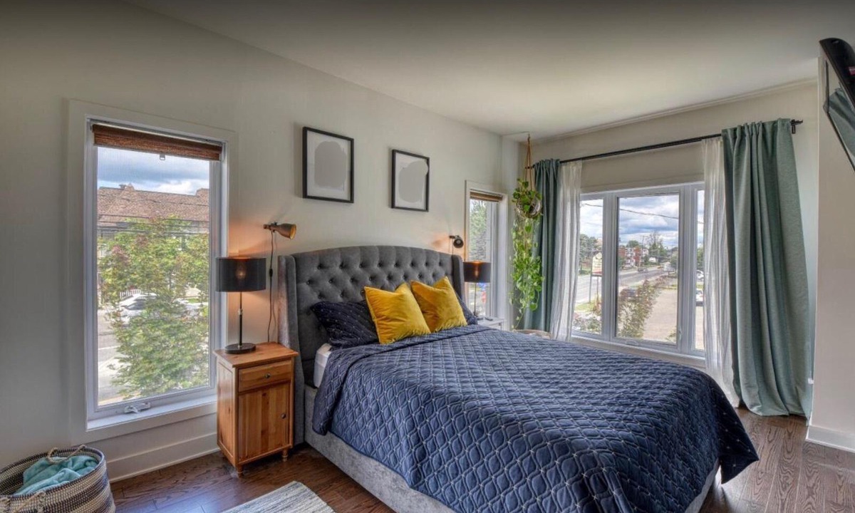 Boisbriand Apartment | Cozy 1-Bedroom Condo for Rent - Perfect VRBO Getaway! with parking!