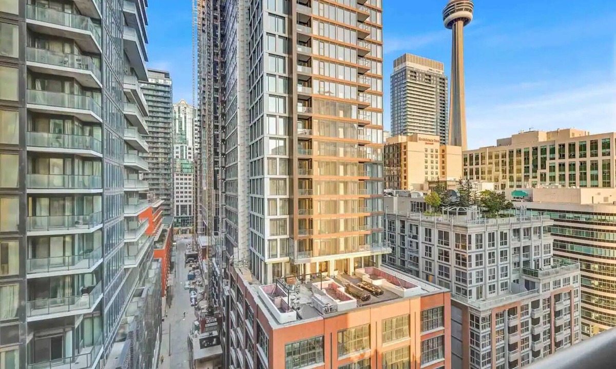 Wellington Place Condo | Cozy 1-bedroom condo with WiFi, AC in fabulous Toronto