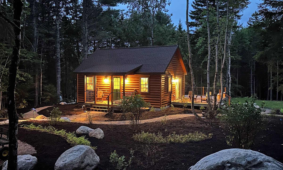 Mount Desert Cabin | Cozy 2-bedroom cabin in the heart of peaceful Somesville, Mount Desert Island.