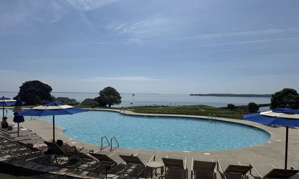 Glen Cove Condo | Cozy 2-bedroom condo overlooking the golf course and Atlantic ocean!