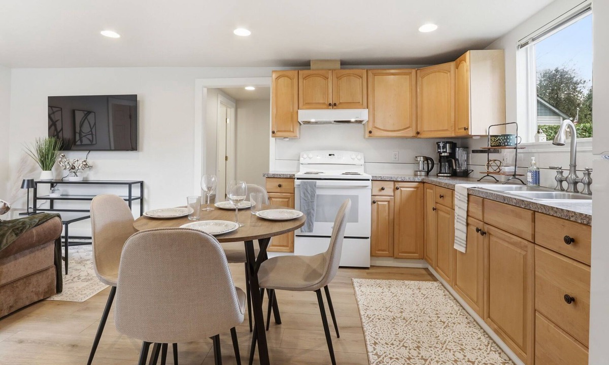 Downtown Vancouver House | Cozy 2-bedroom house in Vancouver perfect travelers!