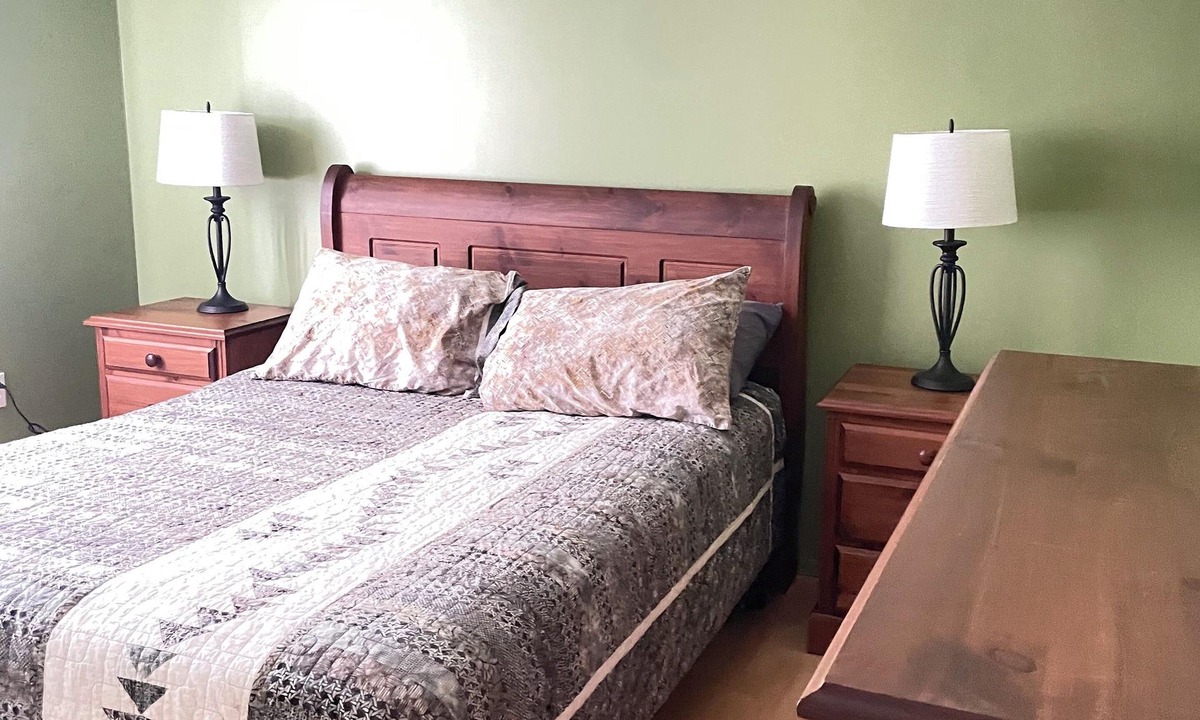 Cow Head House | Cozy 2 bedroom located in Gros Morne, Shallow Bay Beach. Admiring sunsets