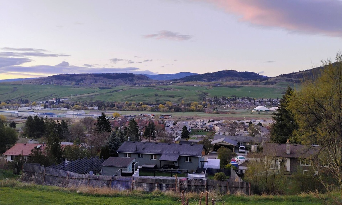 Vernon Apartment | Cozy 2 Bedrooms, Mountain View Private suite