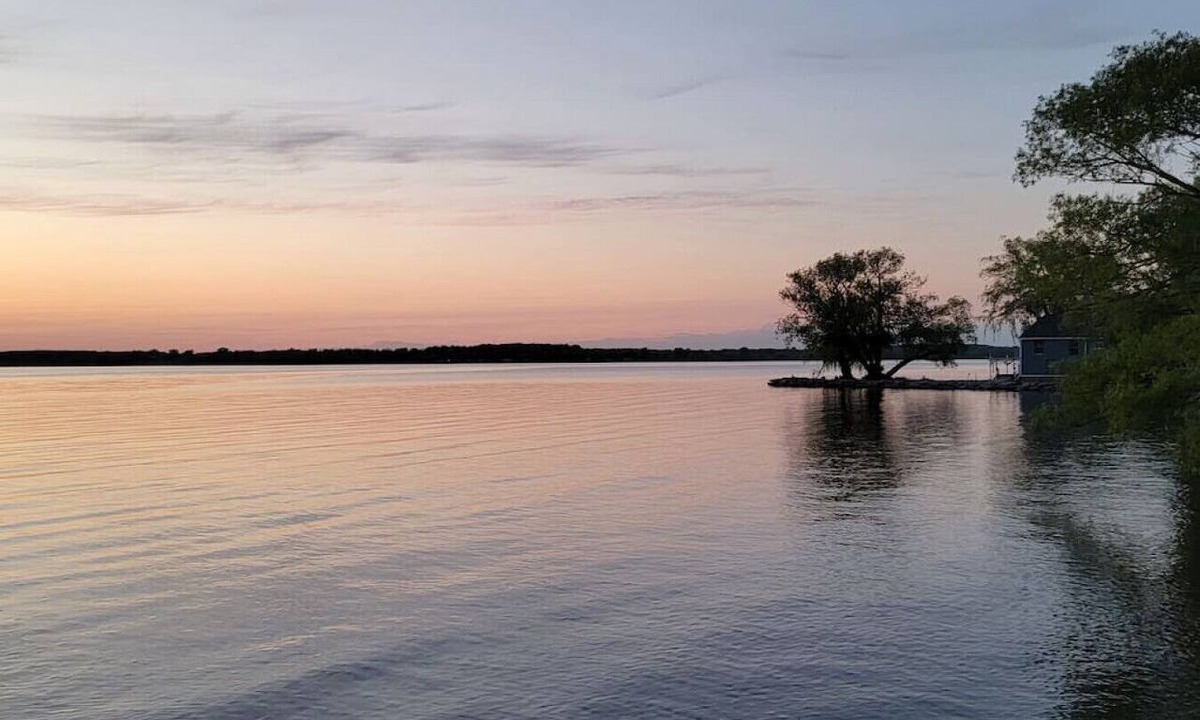 North Port Cottage | Cozy 2BR Cottage, 4min to Bay of Quinte