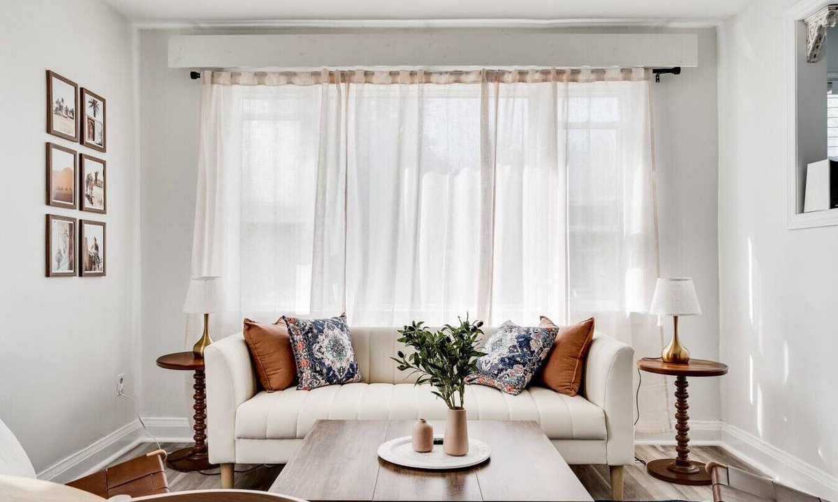 Sunnyside Apartment | Cozy 2BR Retreat – Walk to Downtown & University!