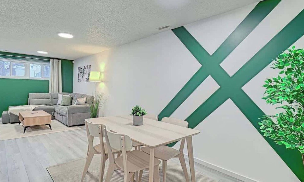 Radisson Heights - Albert Park House | Cozy 2BR Suite Near Zoo & downtown Walk to C-Train