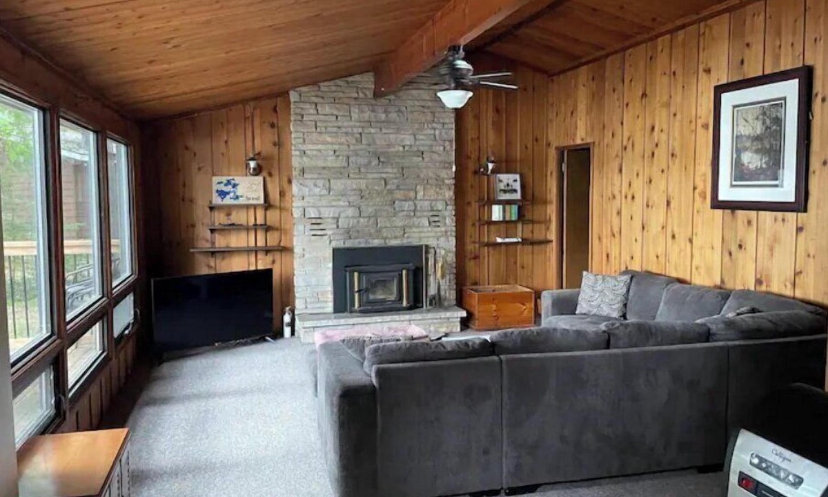 North Kawartha Cottage | Cozy 3 bedroom cottage with spectacular lake views