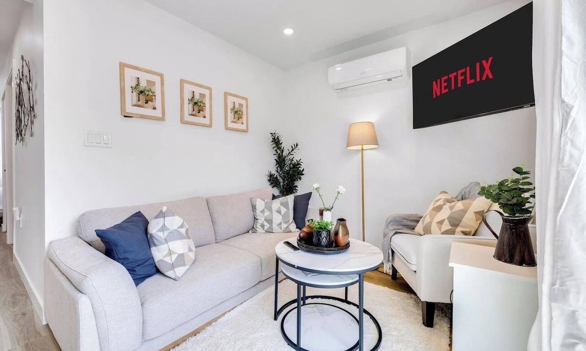 Sunset House | Cozy 3BR Retreat | Near Airport & DT Vancouver