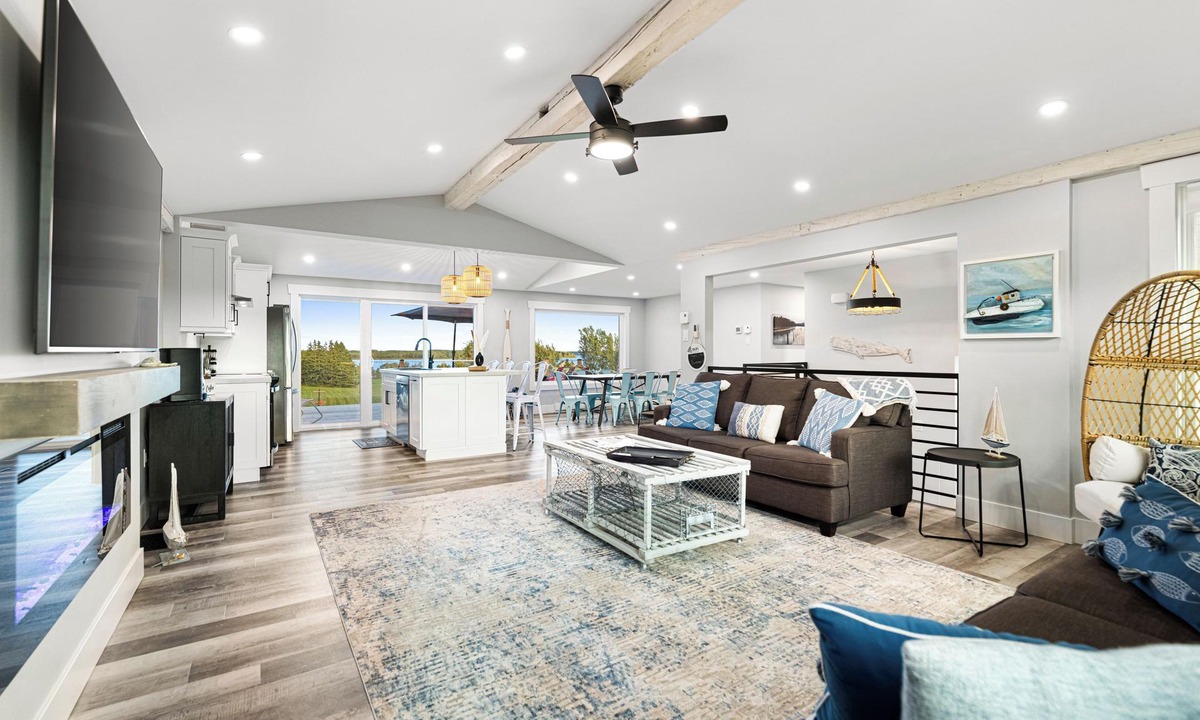 Cormierville Ski Chalet | Cozy and Modern Oceanview Cottage with hot Tub