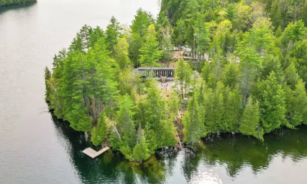 North Frontenac Cottage | Cozy and quiet lakeside cottage with large screened in porch to dine and relax