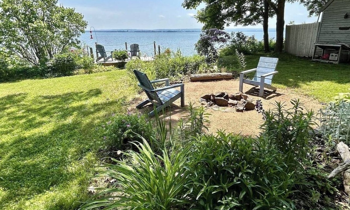 Kingsport Cottage | Cozy and quiet retreat in the Annapolis Valley - direct access to beach & water