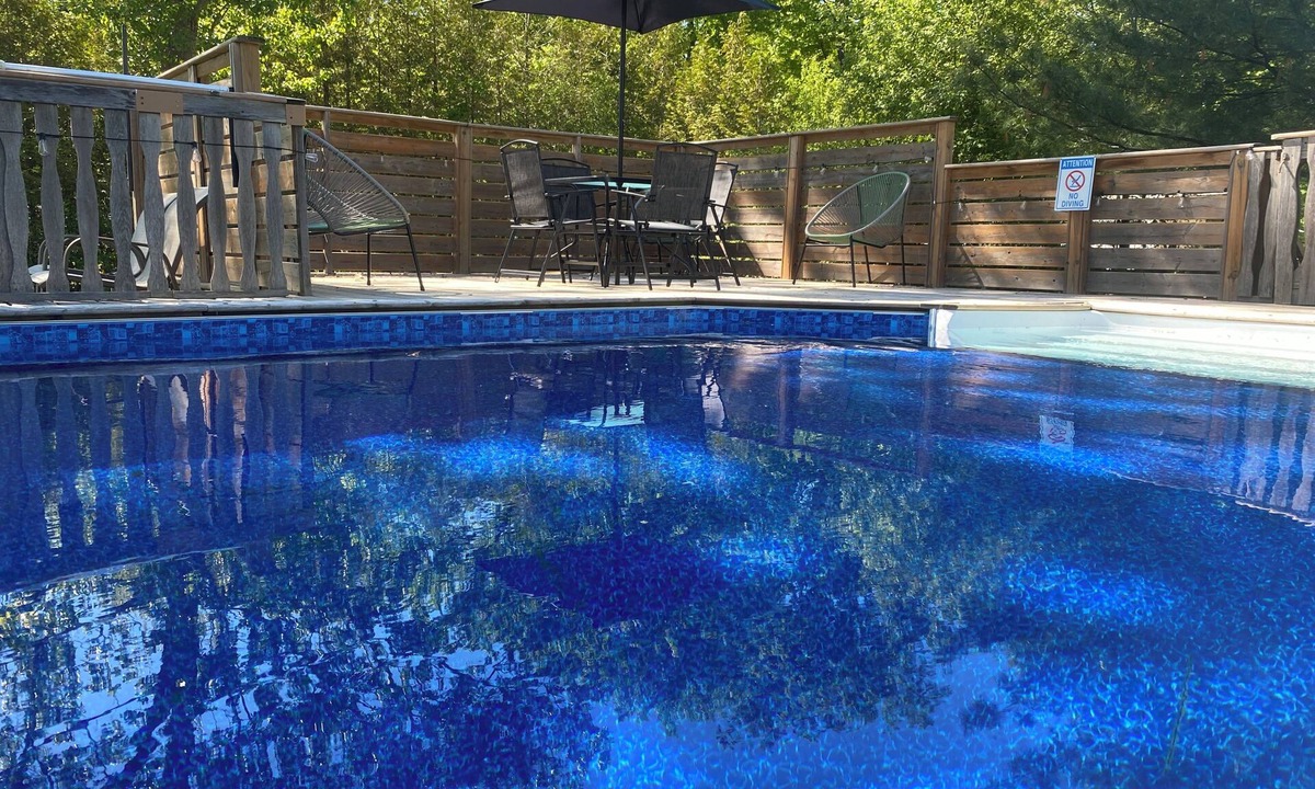 Bluewater Apartment | Cozy Bayfield Retreat Pool & Hot Tub Near Grand Bend Lake Huron Nearby 2
