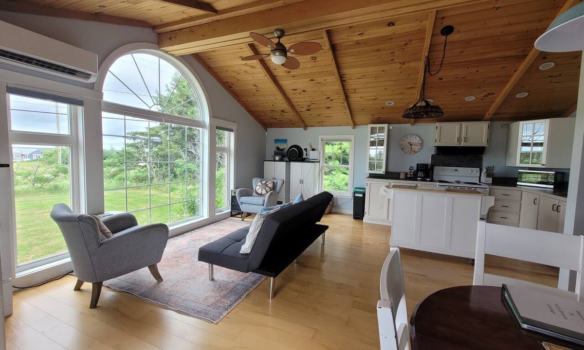 Grand-Digue House | Cozy beautiful space in a great location. Close to beautiful beaches and sunsets
