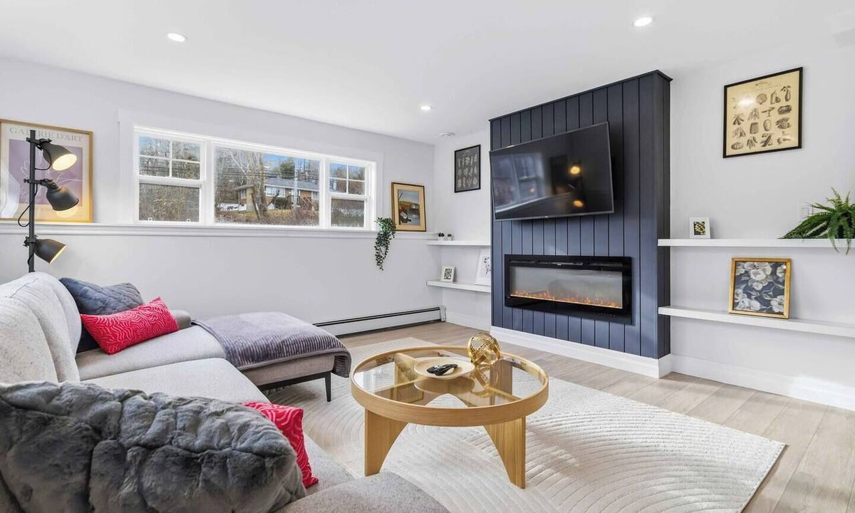 Bedford House | Cozy Bedford Cottage 1 Min to Greenfoot Energy Ctr