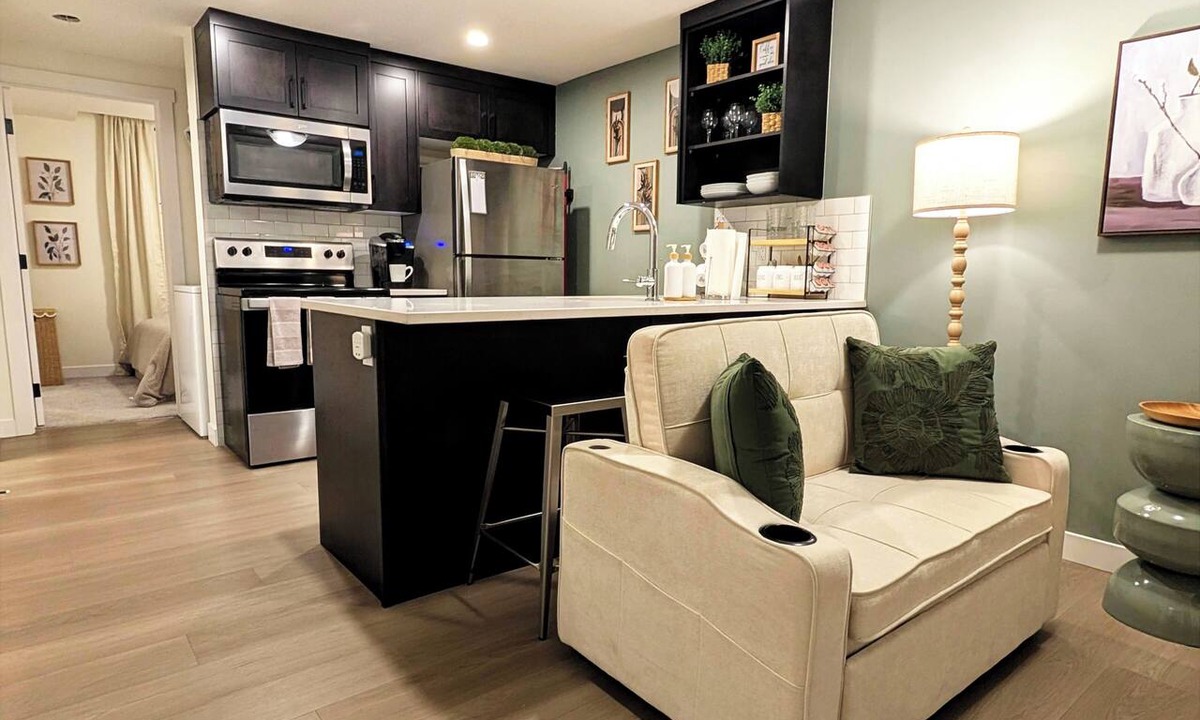 Southwest Calgary Apartment | Cozy Calgary Retreat – Near Banff & Spruce Meadows