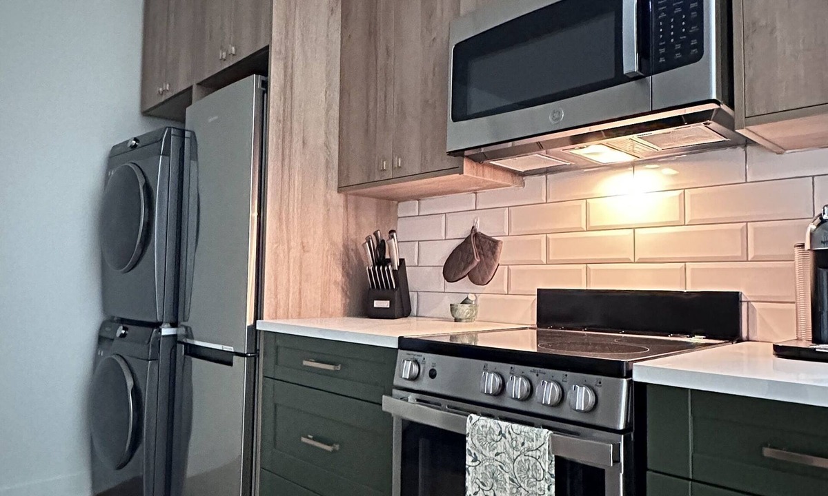 Mission House | Cozy, Comfortable & Classy! Boutique styled place for short term rentals.