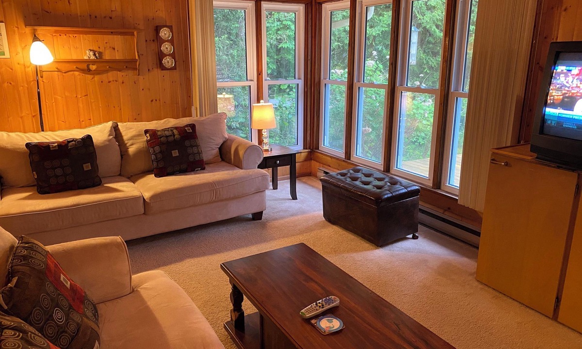 Sauble Beach Cottage | Cozy cottage in Sauble Beach - Steps to beach