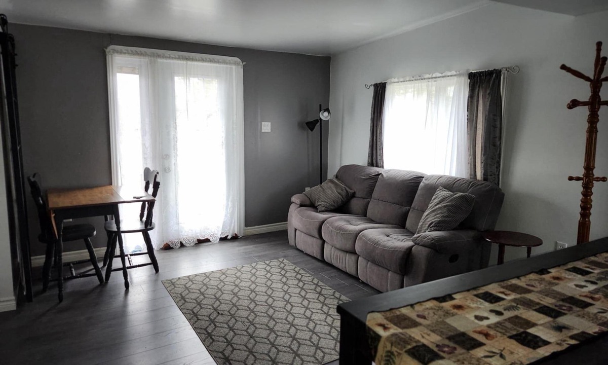 Maitland Cottage | COZY COTTAGE IN SELMAnOpens for 2025 season in April