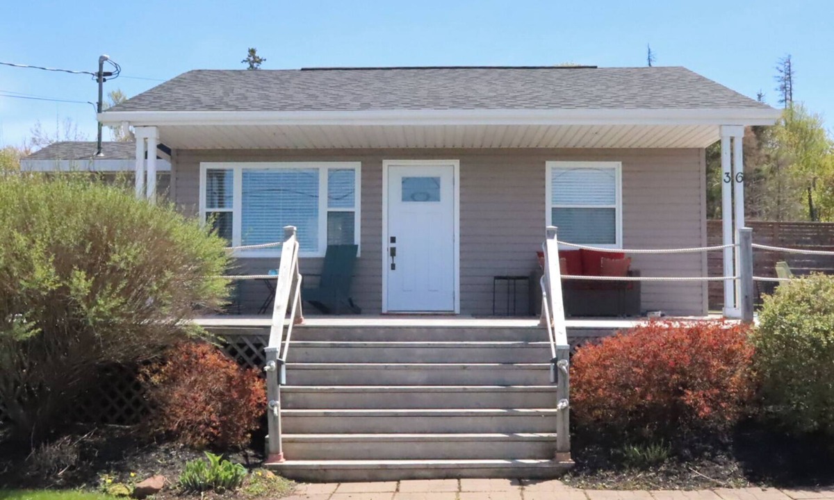 Brackley Beach Cottage | Cozy Cottage with the Big Deck!