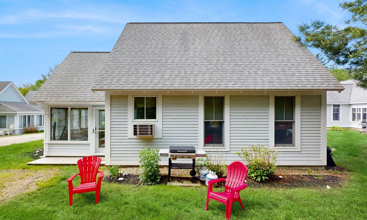 Summer Village Cottage | Cozy Cottage with Pools, Pickleball, Game Room, and Trolley to Nearby Beaches