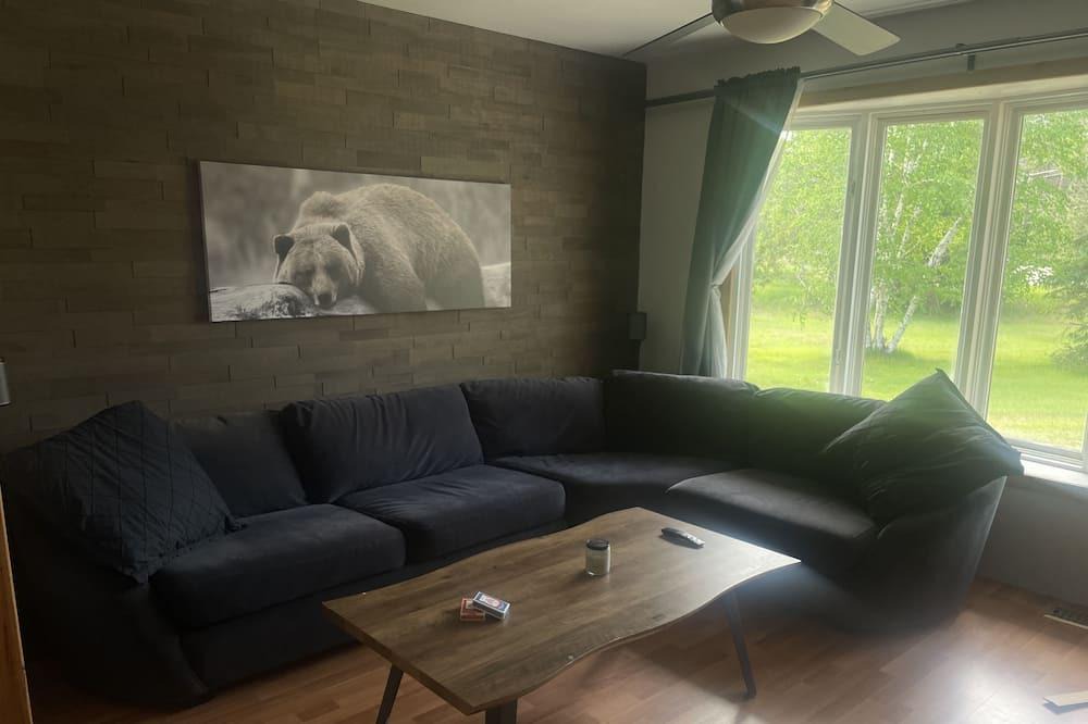 Kazabazua Cottage | Cozy Country Home