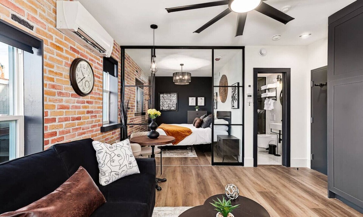 Collingwood Hotel | Cozy Couples` Loft in the Heart of Collingwood