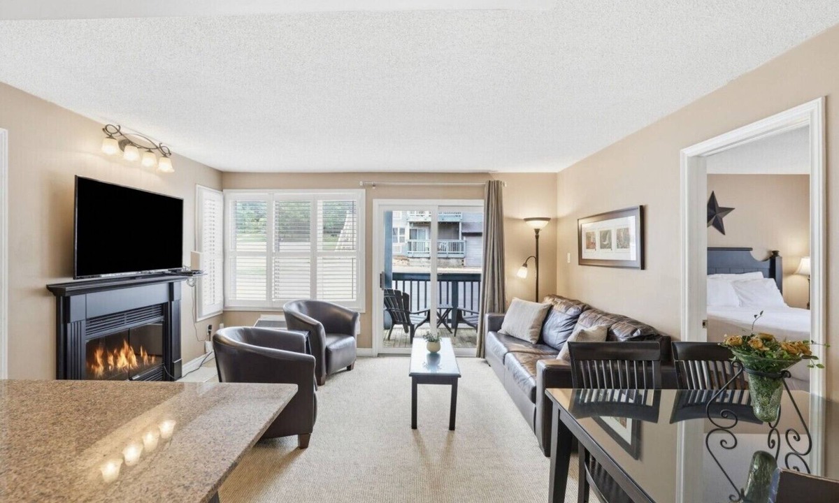 Craigleith Condo | Cozy Creek Retreat: Pool, Hot Tub, Tennis!