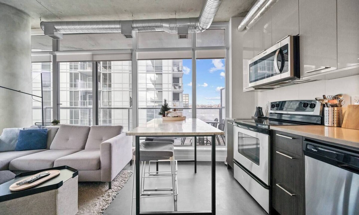 Victoria Park Apartment | Cozy East Village Condo Near Calgary Stampede & Downtown