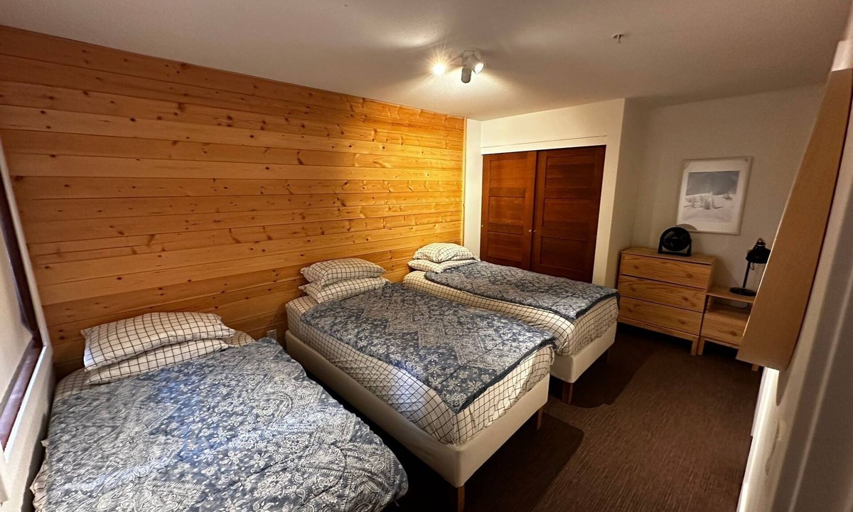 Big White Ski Resort Apartment | Cozy family retreat at Big White Ski Resort, 3BD, 2 Bath, and Private Jacuzzi