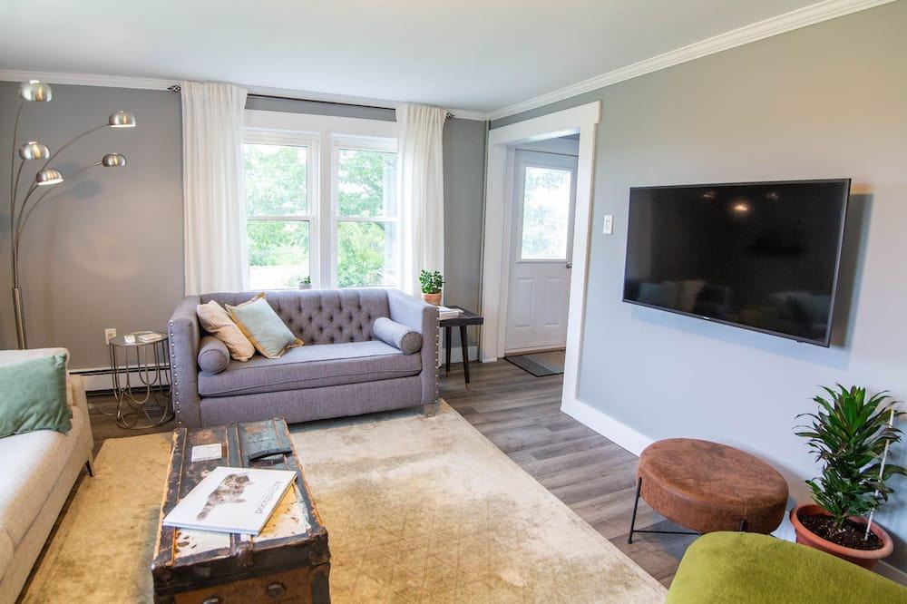 Elderbank House | Cozy Home With Hot Tub, Riverside Hikes, Fire Pit, Game Room, Yoga Room & More!