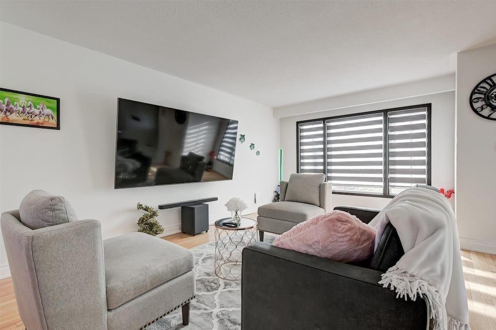 Markham House | Cozy home in Markham city where you can gather with family and friends.