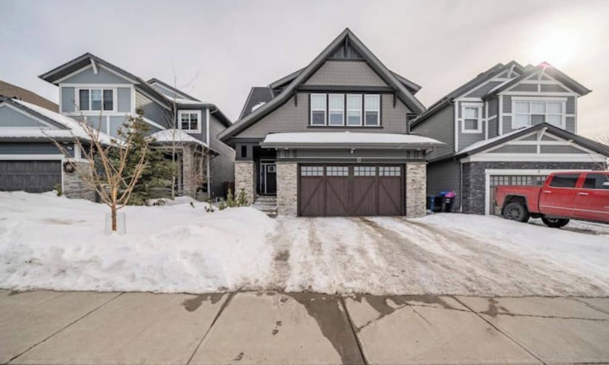 Southeast Calgary House | Cozy Home Sweet Home.