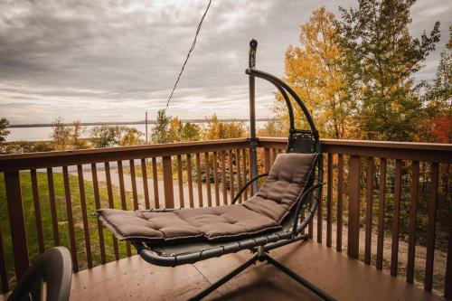 Parkland County House | Cozy lake cottage