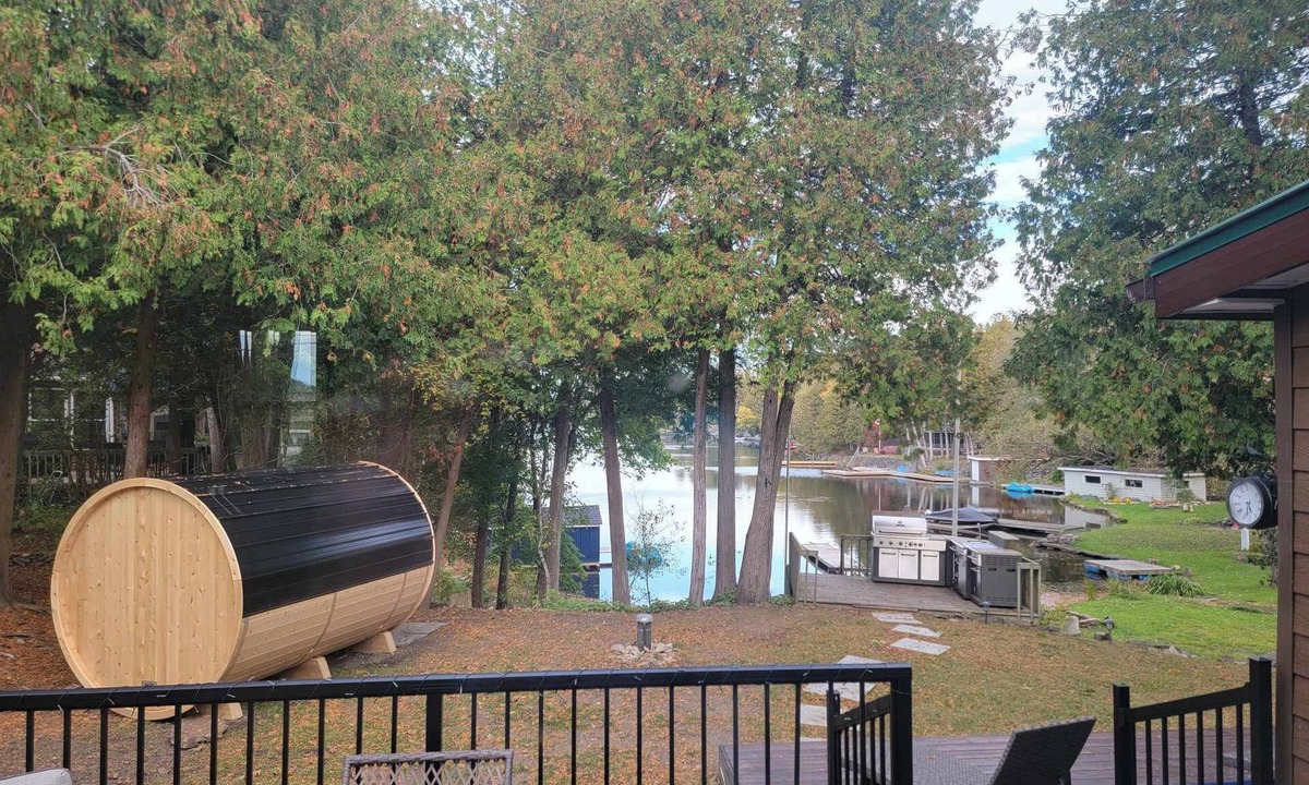 Fenelon Falls Cottage | Cozy lakefront cottage