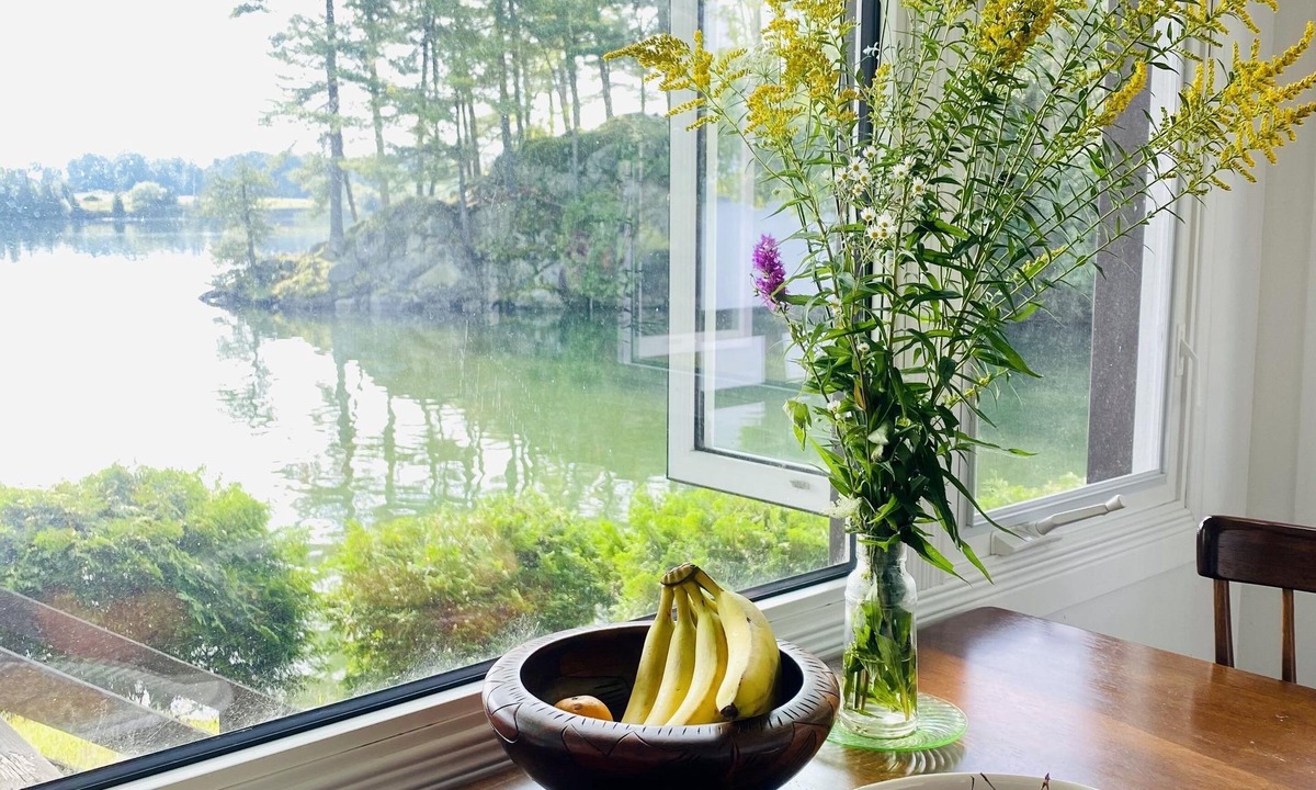 Frontenac Cottage | Cozy Lakefront Getaway in South Frontenac, Rustic & Elegant, Highspeed Internet