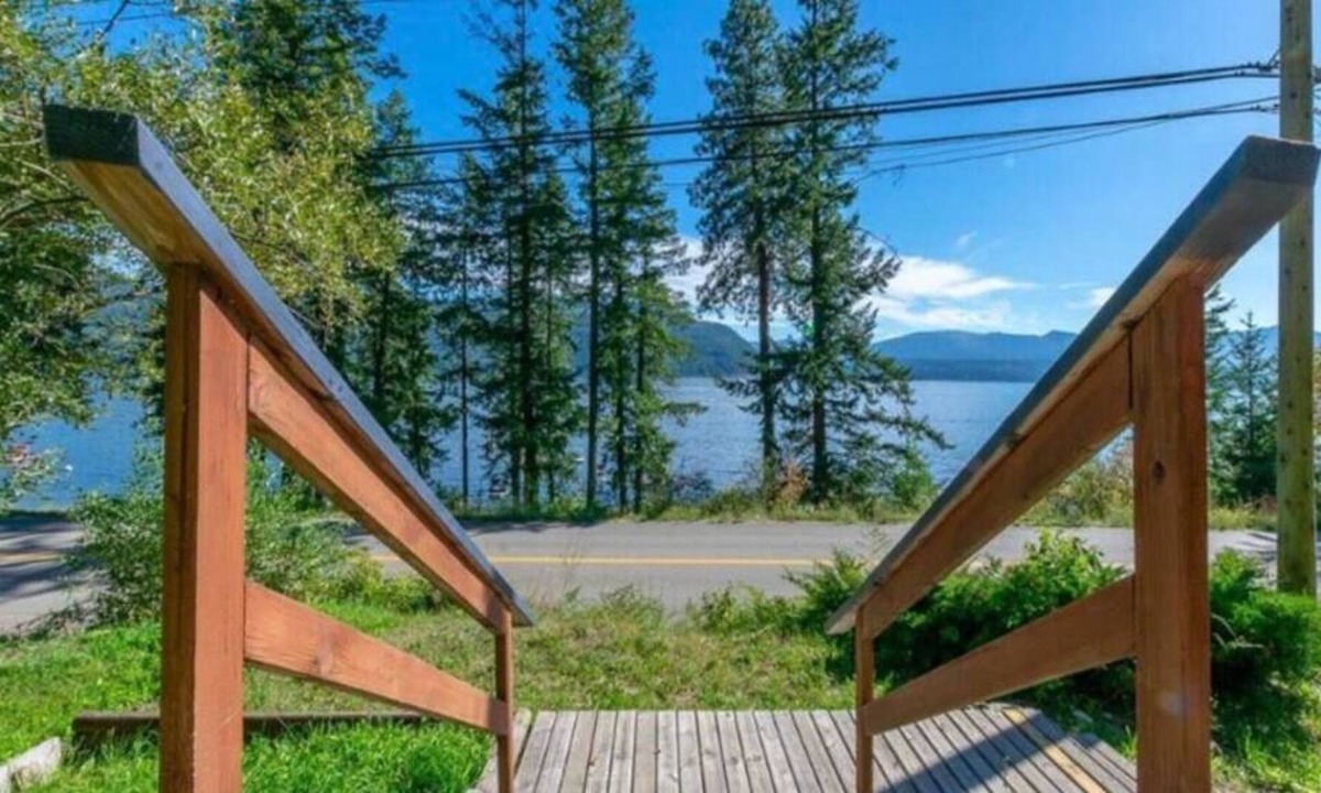 Celista Cabin | Cozy Log Cabin by the Lake