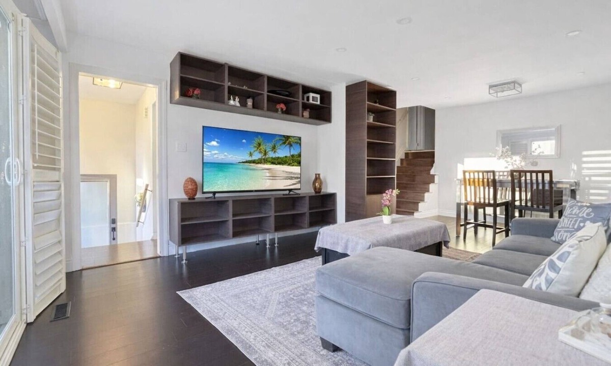 Brampton House | Cozy Modern Family Retreat