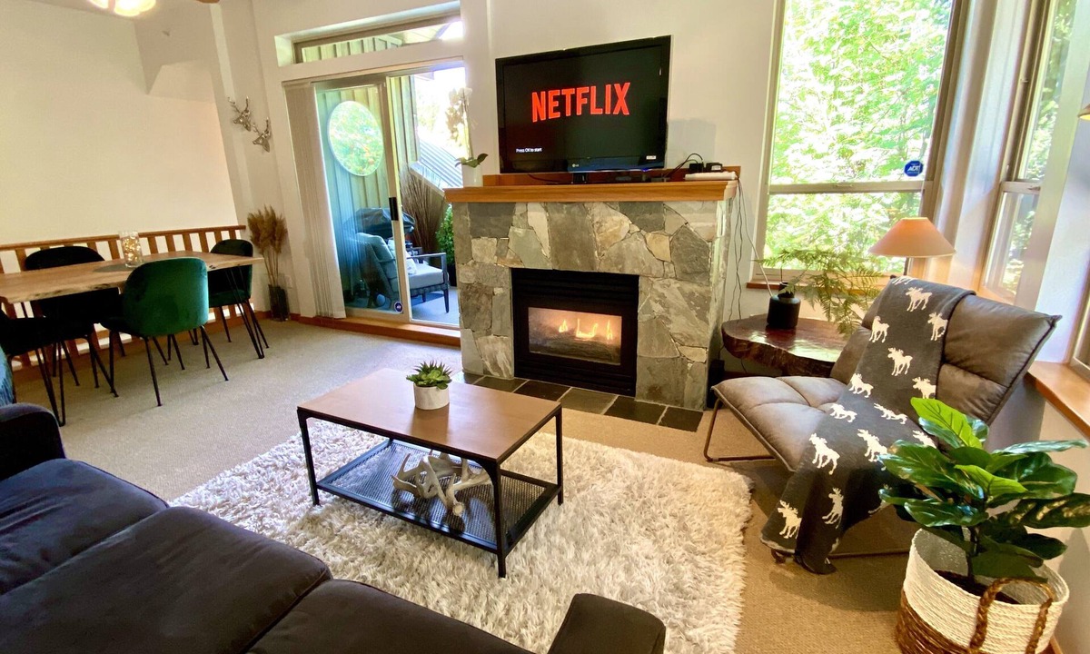 Village North House | Cozy Mountain Oasis w/hot tub and free parking