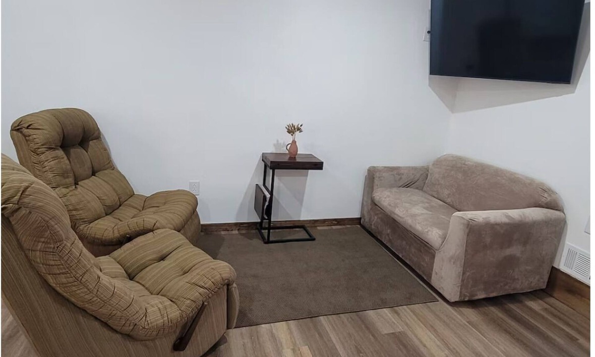 Patten House | Cozy open space apt with lg kitchen & access to trails for outdoor enthusiasts!